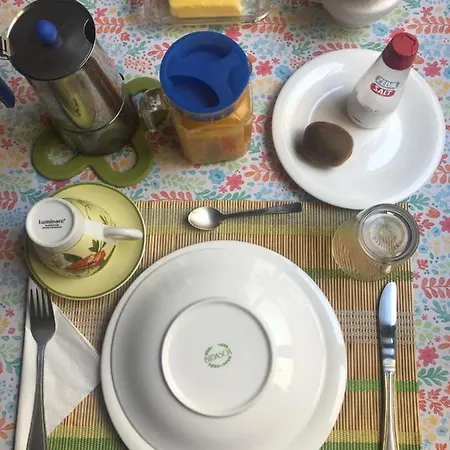 Central, Quiet And Comfortable Room, Breakfast Apartment *