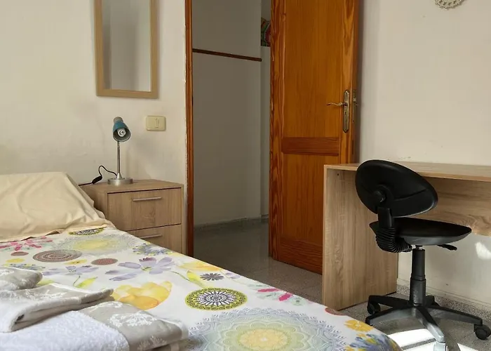 Central, Quiet And Comfortable Room, Breakfast Lejlighed